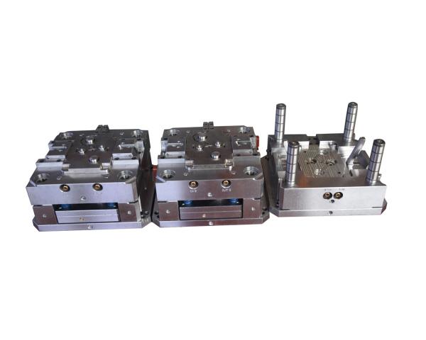 1662095732257941.jpg 嵌件注塑模具01.jpg